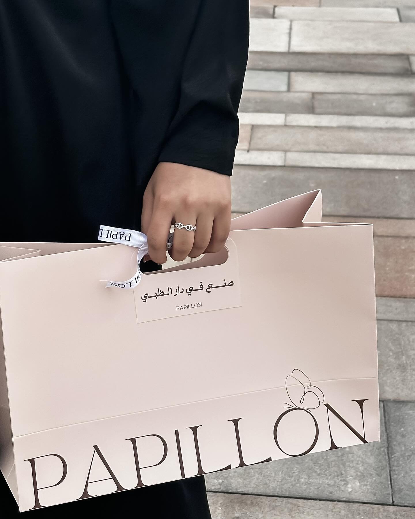 مجموعة Papillon من المخاوير والتصاميم النسائية